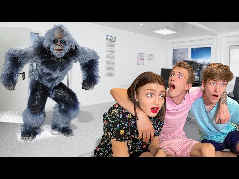 Видео: СНЕЖНЫЙ ЧЕЛОВЕК Напал на Нас ! Выжить в лесу 24 часа!