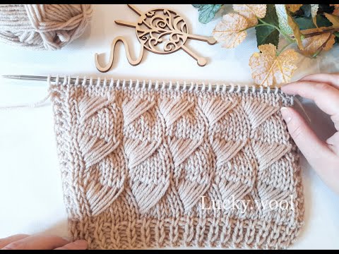 Видео: Вяжем узор "Треугольники из вытянутых петель" спицами.