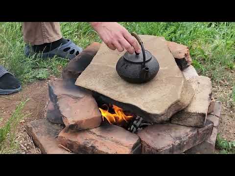 Видео: Жизнь в землянке с видом на реку. #странниксудьбы #природа #чаепитие #жизнь