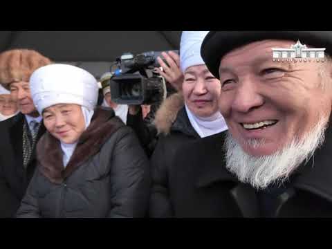 Видео: Садыр Жапаров Таластагы «Баластан» балдардын оюн-зоок борборунун курулушуна мезгил кутусун салды
