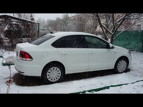 Видео: Фольксваген Поло,как заменить форсунку омывателя.