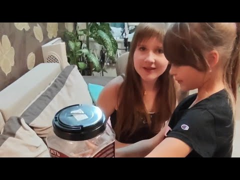 Видео: Мелания и наш папа в шоке! 😱🫣🤣 #малышкикрутышки #настюша #мелаша #лили