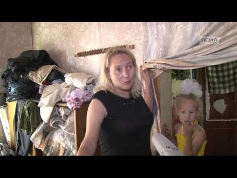 Видео: В Якутске многодетная семья живет в сгоревшем доме