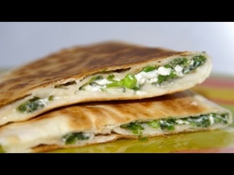 Видео: Как приготовить лаваш с творогом на гриле. | How to prepare pita bread with cheese on the grill.