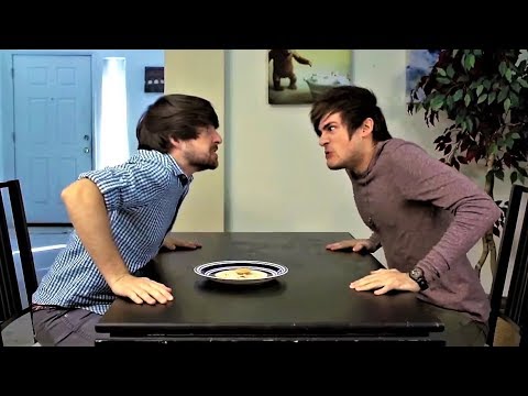 Видео: САМАЯ ДОЛГАЯ ИГРА В ГЛЯДЕЛКИ В МИРЕ! | SMOSH |