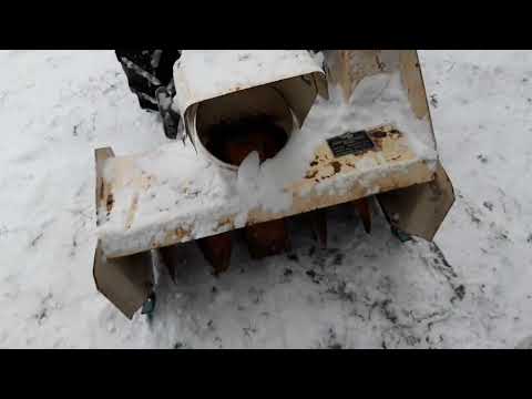Видео: снегоуборочная приставка к мотоблоку. уменьшение хода мотоблока. дистанционное управление хоботом