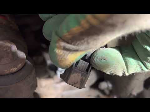 Видео: Saab 9-3. Задний датчик ABS. Ошибка C0050. Устранение одной из причин.