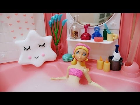 Видео: Роскошная жизнь Хлои Буржуа. Хлоя принимает ванну