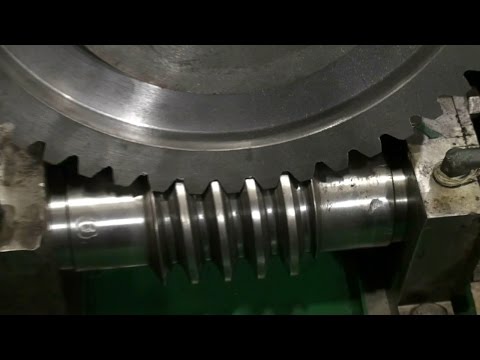 Видео: Червячное колесо - настройка зубофрезерного станка - Worm Gears