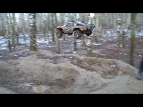 Видео: TRAXXAS slash сломали, Traxxas UDR говно, REMO HOBBY 9EMO, прыжки на радиоуправляемых моделях