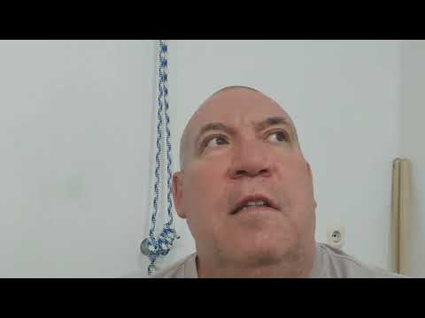 Видео: Сколько отдыхать между подходами и как правильно разминаться.