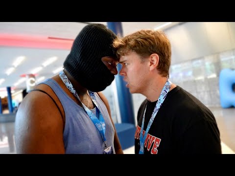 Видео: Хочу быть гангстером, надавившим на меня