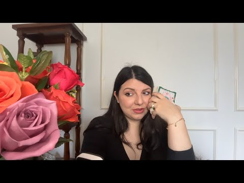 Видео: Чувства мужчины к вам сегодня. Таро Юлия Петрова