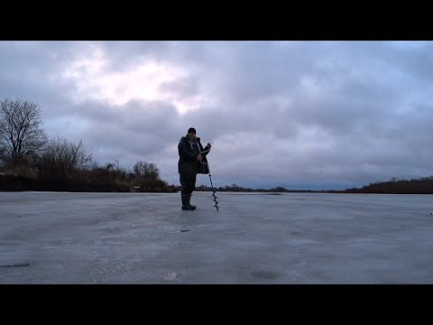 Видео: ПО-тихоньку ПОКЛЕВКА! Зимняя Рыбалка на Оке 2025!