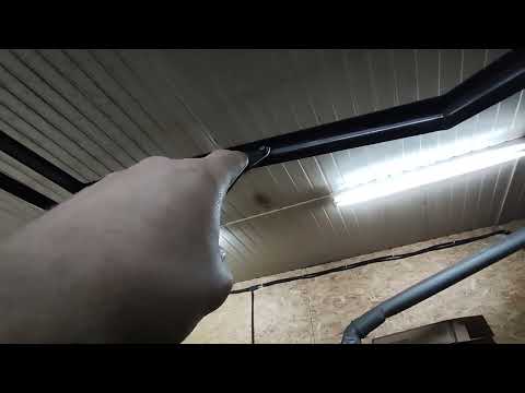 Видео: Рамка переднего окна -двери бортоповоротного вездехода.