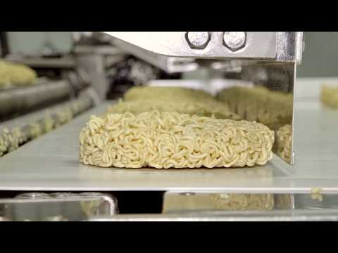 Видео: Как массово производить лапшу быстрого приготовления с невероятной скоростью