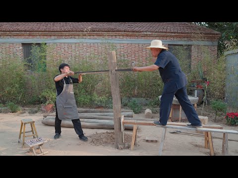 Видео: Соберите большой деревообрабатывающий стол из старого дерева, очень прочного.