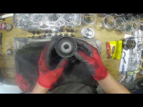 Видео: Audi A4 B7 замена ручейкового ремня и роликов на моторе 2 0