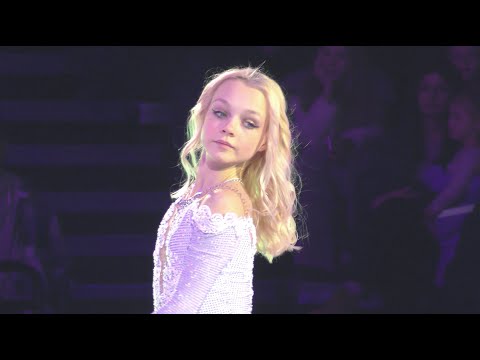 Видео: Елена Костылева - Спящая красавица на льду. "Золушка в королевстве фей"