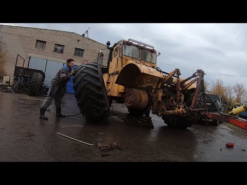 Видео: Трактор Кировец. Дискую поля после подсолнечника.