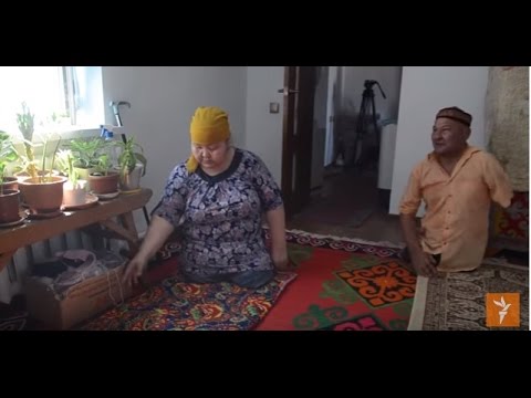 Видео: Семья инвалидов в доме без удобств