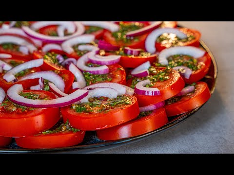 Видео: 🍅Слоёный салат из помидоров. Слишком вкусно и слишком просто!