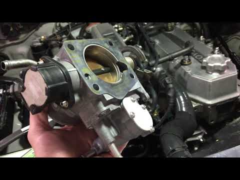 Видео: Регулировка вспомогательного клапана IAC пикапа Toyota 22RE для более стабильного прогрева на хол...