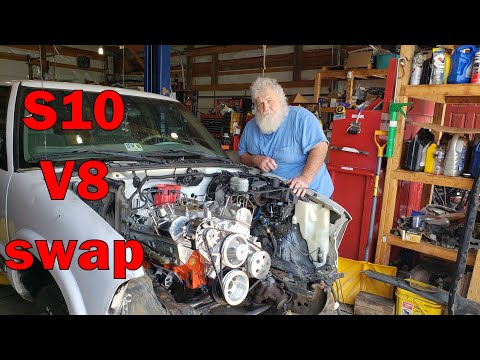 Видео: Как заменить SBC V8 на Chevy S10: Часть 2 — Установка двигателя и трансмиссии