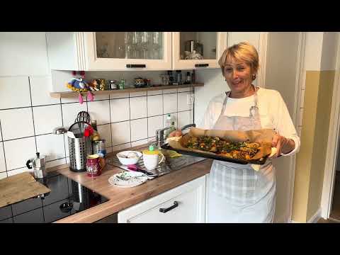 Видео: Для меня; вкусное и полезное блюдо. Запекаю курицу с овощами.