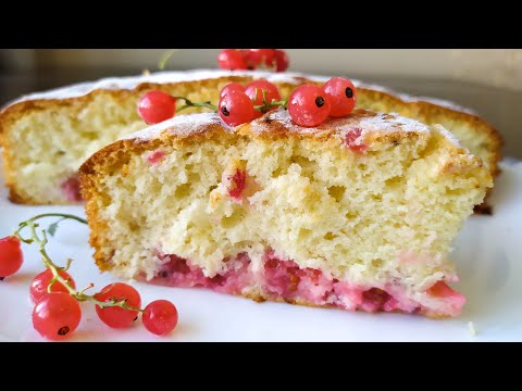 Видео: Остались замороженные ягоды? 🥧 Простой и быстрый ПИРОГ - ШАРЛОТКА с красной смородиной!