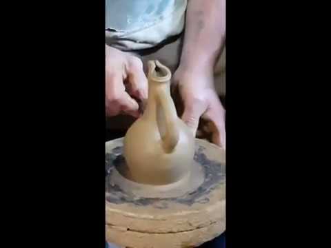 Видео: Традиционный способ изготовления грузинского кувшина для вина.