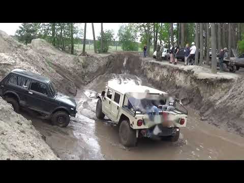Видео: Lada Niva fuhr Hummer H1 den Weg frei Нива пробивала трассу на Я-192
