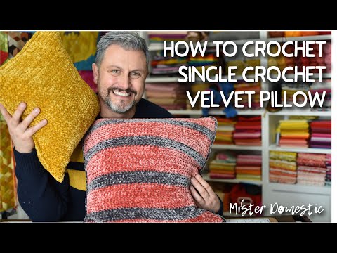 Видео: Как связать крючком подушку одним накидом из пряжи Bernat Velvet с помощью пряжи Mx Domestic