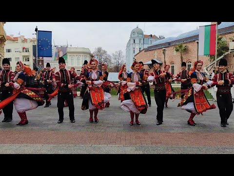 Видео: 2021 Ансамбъл Тракия, Дефиле на младото вино Ensemble Trakia Bulgaria - Young Wine Festival Plovdiv