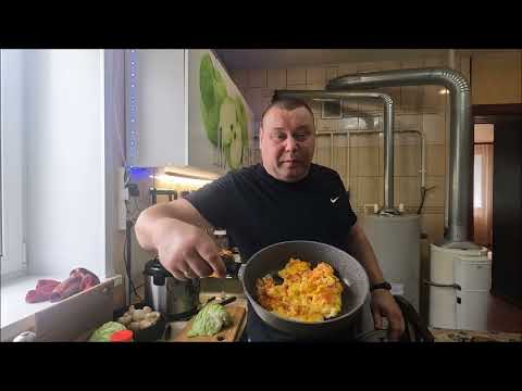 Видео: Тушеная капуста с жареной колбасой