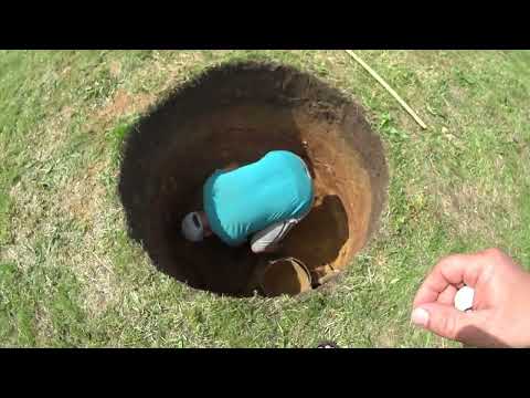 Видео: начали копать колодец а как определить глубину