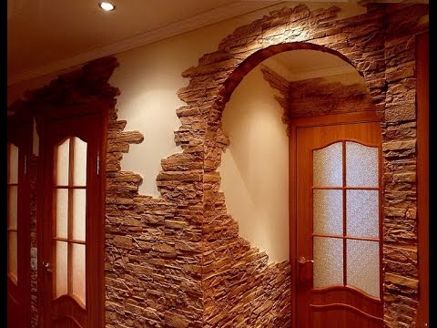 Видео: Искусственный камень в интерьере прихожей