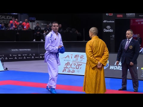 Видео: Редкие кадры поединка мастера кунг-фу против чемпиона карате — такого вы еще не видели!