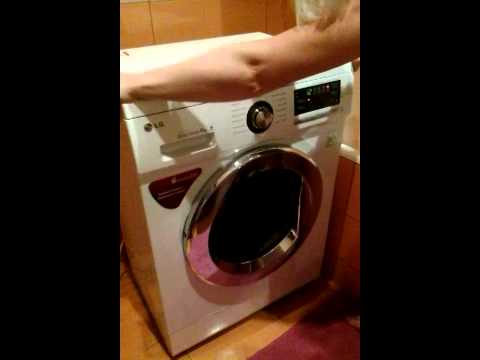 Видео: Стиральная машинка в отжиме)))) прикол))) Ушатали с первого раза)))