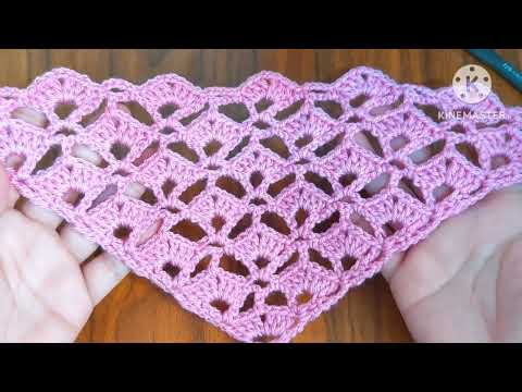 Видео: Как связать женскую треугольную шаль крючком классическим узором, повторяя всего две строчки.