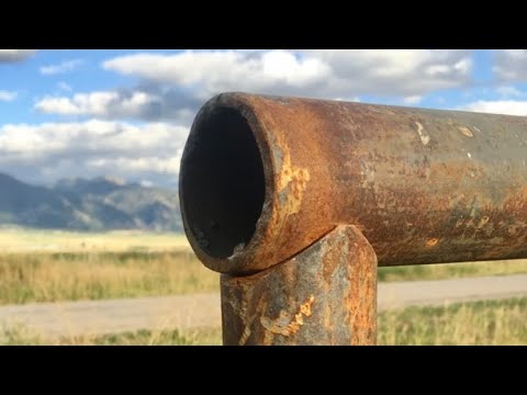 Видео: Как вырезать идеальные седловидные опоры для труб с помощью отрезной пилы