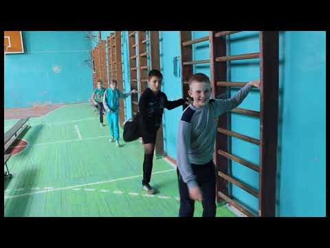 Видео: Прыжки в высоту способом "перешагивание"