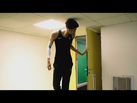 Видео: Когда ты становишься слишком высоким, чтобы играть в баскетбол