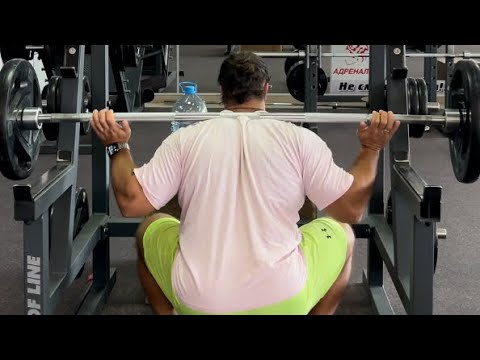 Видео: Колено-доминантные приседания (тренировка квадрицепса)