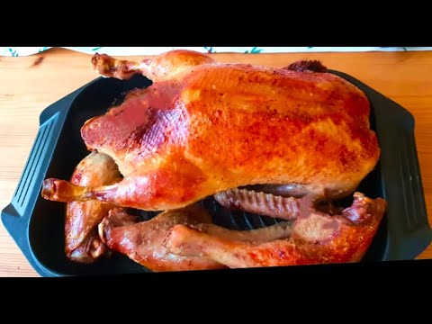 Видео: Утка фаршированая яблоками и черносливом