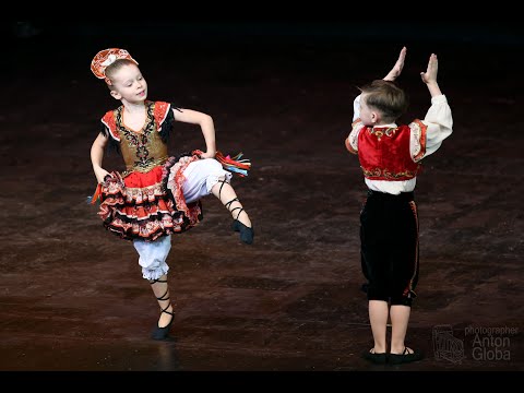 Видео: Арагонская хота, Ансамбль "Ритмы детства". Aragonese Jota, Ensemble "Rhythms of Childhood".