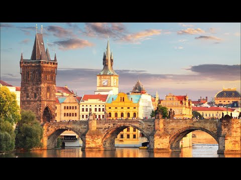 Видео: Прогулка по летней Праге (живые улицы и атмосфера)