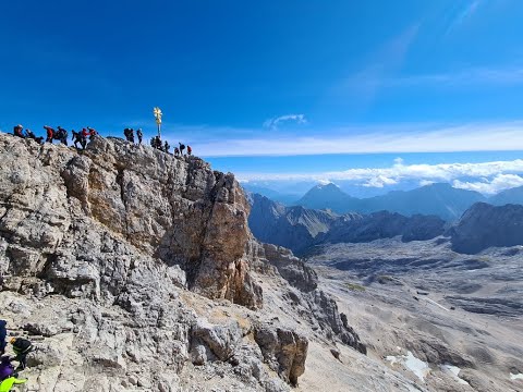 Видео: Цугшпитце (нем. Zugspitze) — самая высокая точка на территории Германии, высота — 2962 м.