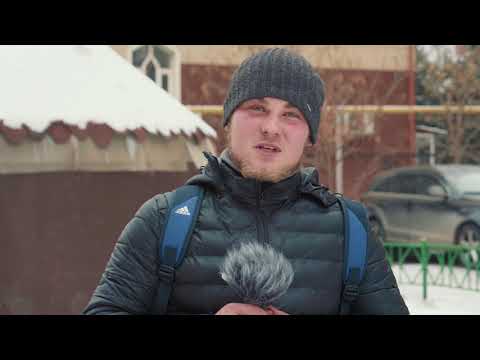 Видео: Русский парень чисто поет на казахском языке. Желсіз түнде жарық ай