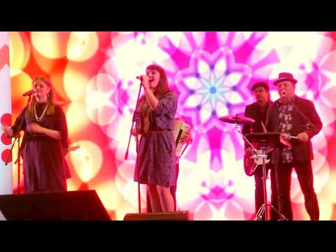 Видео: Артель Роса - В нашем доме (кавер версия песни Б.Окуджавы)